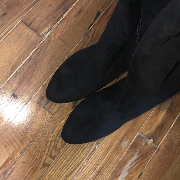 ❌❌SOLD❌❌Knee High Heeled Boots (10W) - Picture 3 of 5